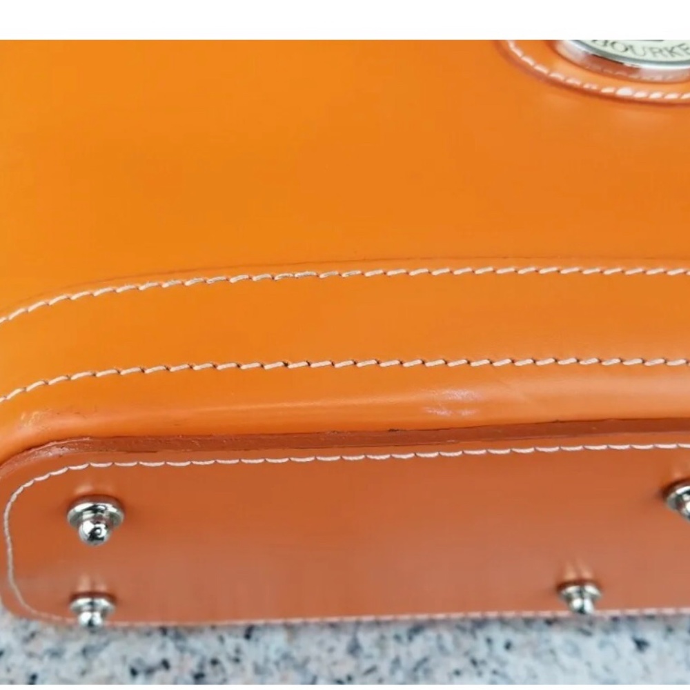 Dooney and Bourke Shoulder bag Orange. Good preowned conditions. - Picture 5 of 9